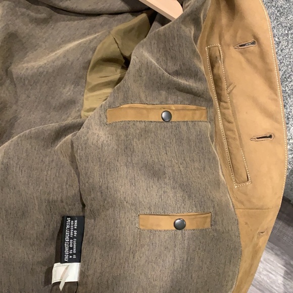 Wilson leather coat. - Picture 3 of 6